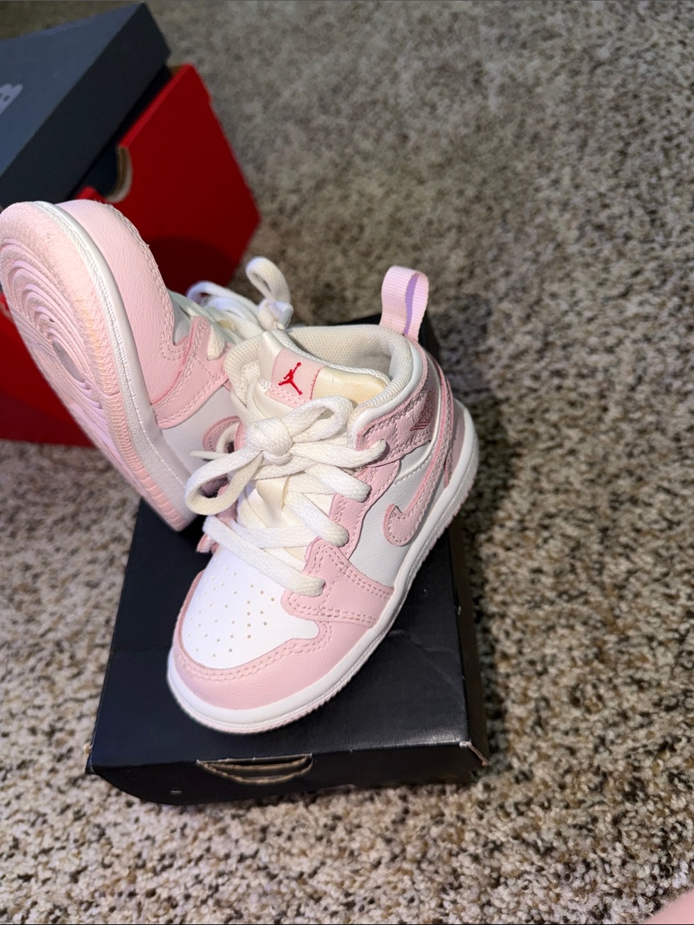 Jordan 1 Mid - Picture 3 of 3